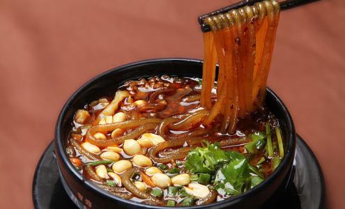 小吃店怎么打開市場呢？四川小吃培訓(xùn)學(xué)校提議