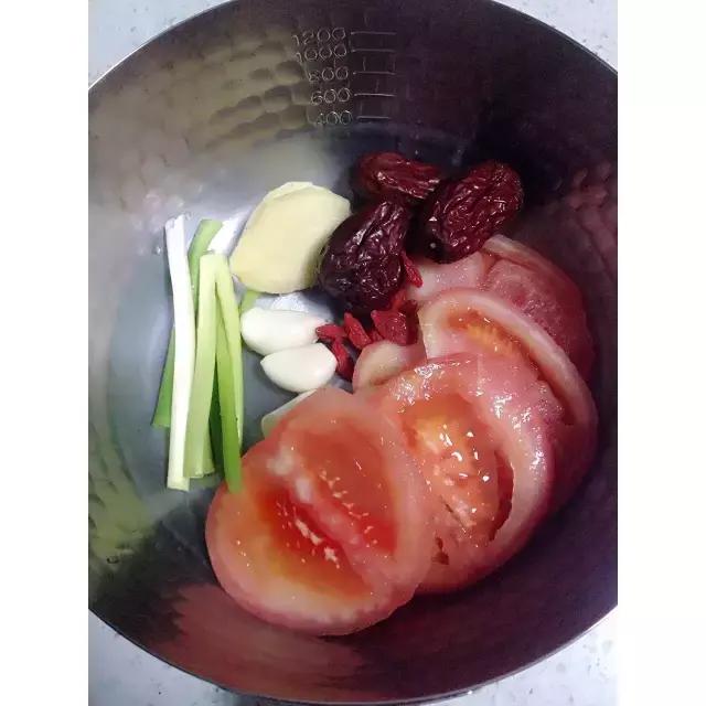 秋天到了，學學這5款火鍋湯底的做法吧！