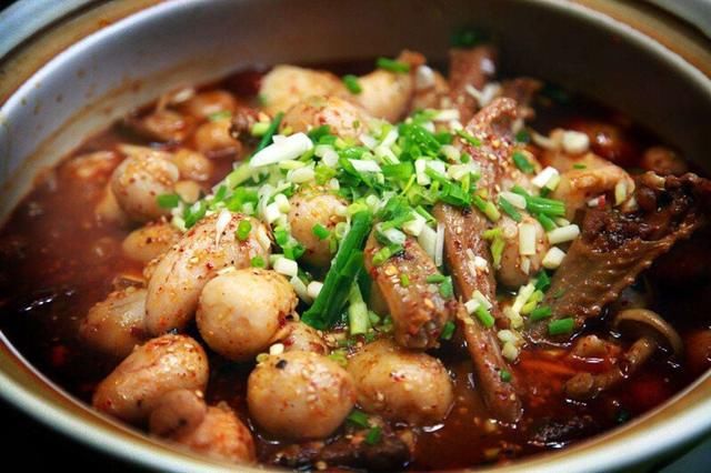 燒制芋兒雞的秘訣，方法確實不一般