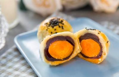 面點培訓哪里好:在家做蛋黃酥，想吃隨時做，省錢又省力