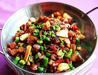 辣子雞最正宗的做法，外酥里嫩，麻辣爽口超過癮