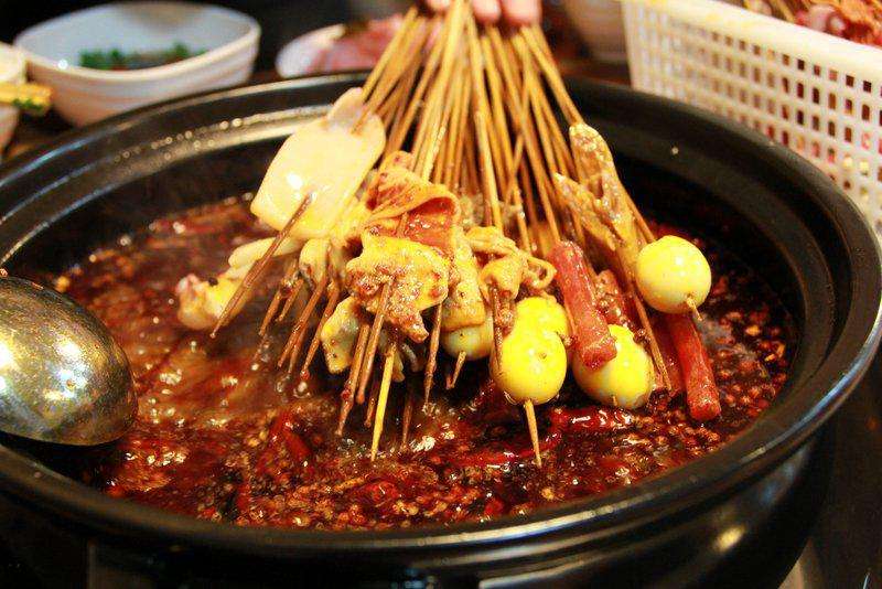 成都串串香培訓(xùn)學(xué)校,成都哪里可以學(xué)串串香技術(shù)？