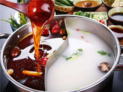 成都火鍋技術(shù)培訓(xùn)班哪里靠譜？親手反復(fù)制作鍋底