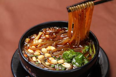 四川學(xué)習(xí)酸辣粉技能訓(xùn)練班哪里好？親自動手操作執(zhí)行