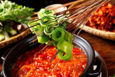 四川串串香技術(shù)培訓(xùn)機(jī)構(gòu)哪里專業(yè)？學(xué)員自身反復(fù)操作