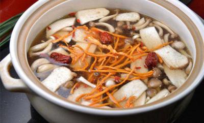 四川菌湯鍋技術(shù)培訓(xùn)班哪里正宗？一對(duì)一指導(dǎo)學(xué)員實(shí)踐