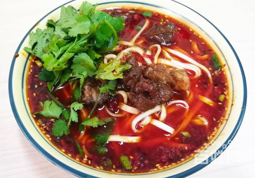 學(xué)做小吃培訓(xùn)要多少錢？培訓(xùn)小吃學(xué)校好不好？