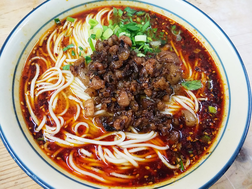 里好擺攤小吃培訓(xùn)班哪里好？培訓(xùn)小吃的學(xué)校